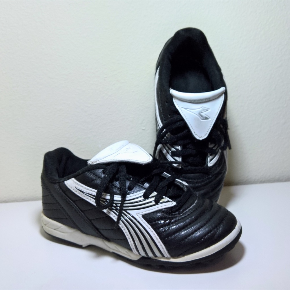 Diadora Kids Boys’ Turf Soccer Shoes (Pre-Owned)